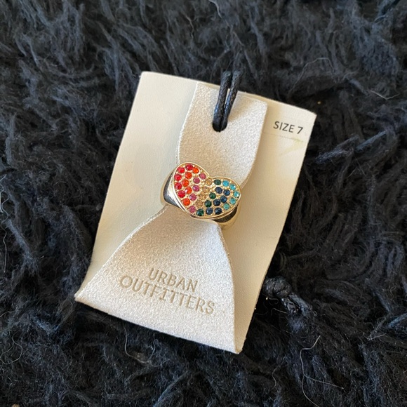 Urban Outfitters OU Rainbow Crystal Heart Ring Size 7 NWT - Picture 5 of 7